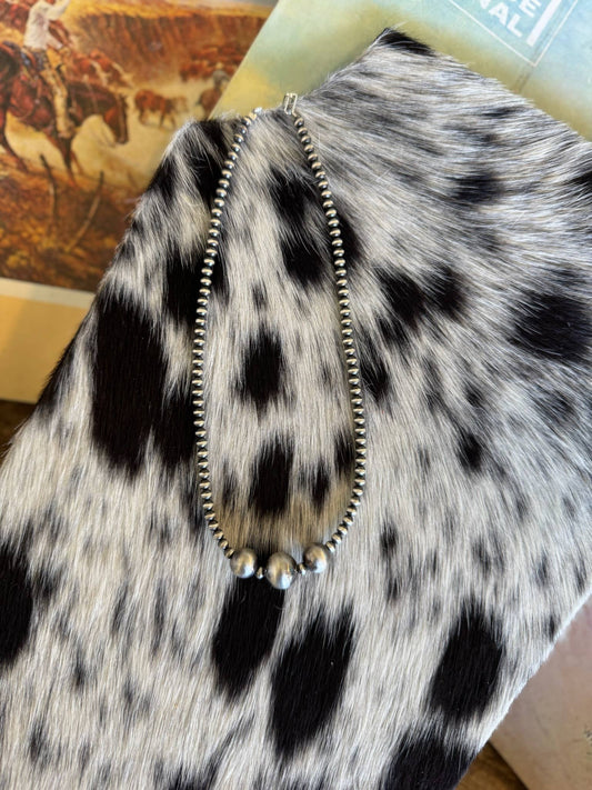 #076 10mm Sterling Pearl Focus : 16"