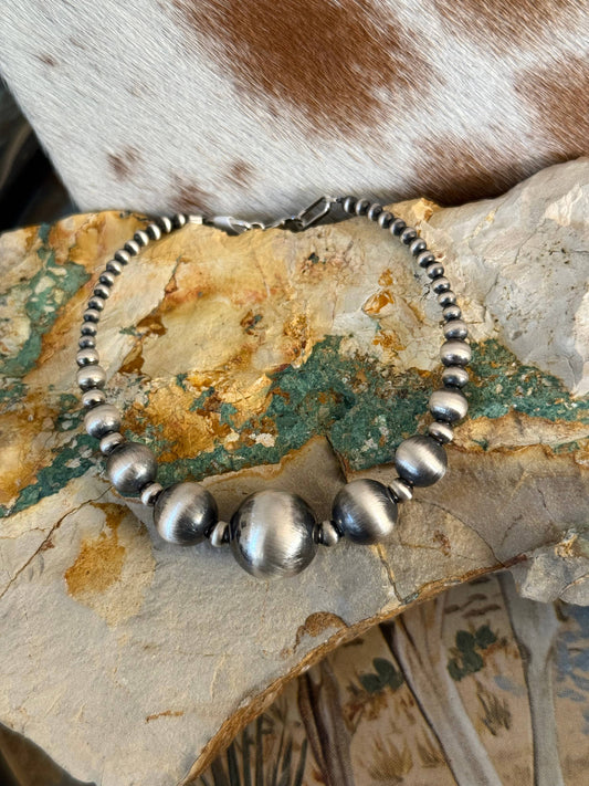 #212-Graduated Sterling Pearl Bracelet: Stretch
